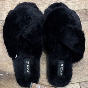 averie Women's Plush Black Slippers